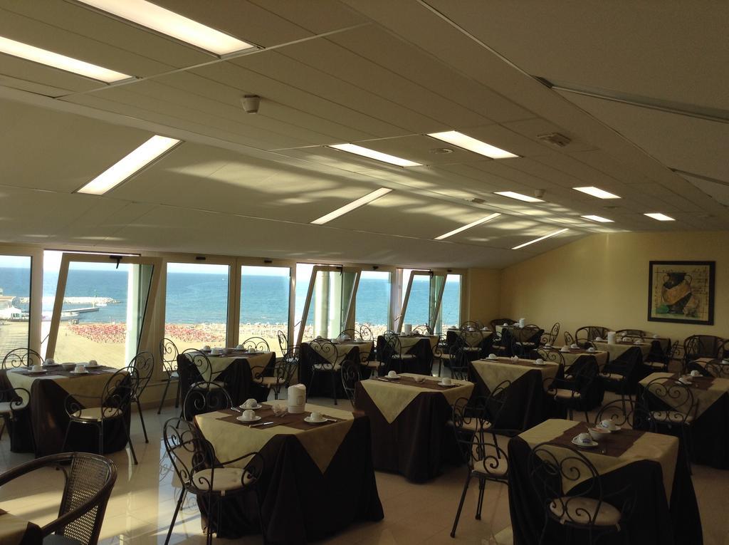 Hotel Borgo Marina 3*